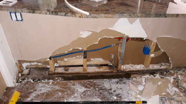 Best Local water damage restoration  in Lamont, CA